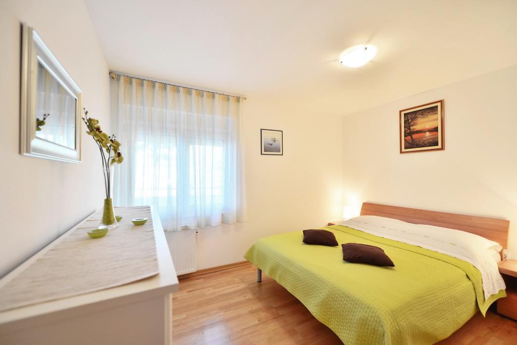 Apartments Vukasovic Mimice Rum bild